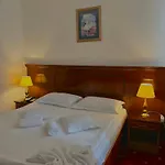 Hotel Emma Est