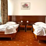 Emma Est Hotel
