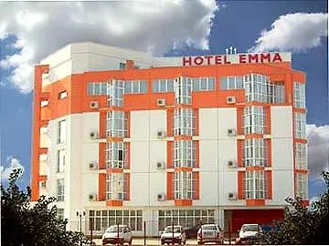 Emma Est 3*